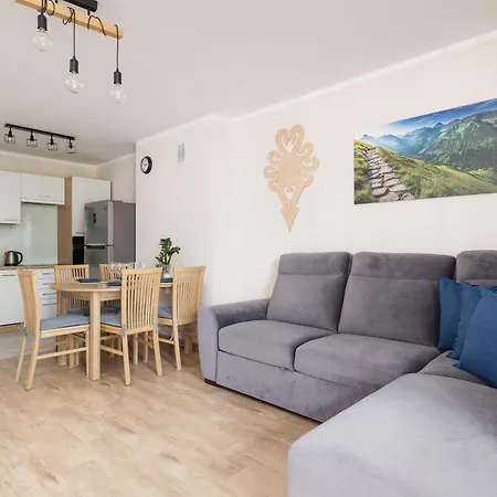 Salwatorianska Mountain View By Renters Apartment